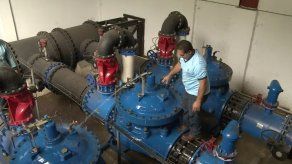 Se prevé que suministro de agua se restablezca en su totalidad en horas de la noche