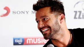 Ricky Martin y Raphael respaldan la unión civil de homosexuales en Perú