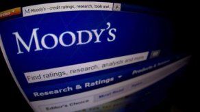 Moodys podría rebajar la nota crediticia de 120 empresas petroleras y de gas
