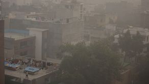 Las reservas de carbón de India tienen un alto contenido de ceniza, que arde de forma poco eficiente y contamina más. Pero millones de indios dependen de ese carbón para ganarse la vida.