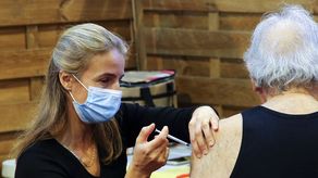 El gobierno está endureciendo las normas en torno a las constancias de vacunación.