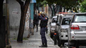 Agentes de seguridad y una banda criminal que controla la peligrosa barriada de la Cota 905 y otras tres más en el oeste de la capital de Venezuela se enfrentaron duramente durante más de dos días.