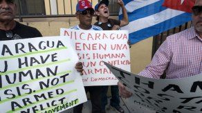 Migrantes cubanos frustrados por falta de acuerdo para salir de Costa Rica