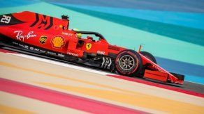 Mick Schumacher pilota por primera vez un Ferrari