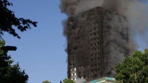 La policía eleva a 17 los muertos en el incendio de Londres