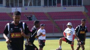 Técnico Julio Dely Valdés llama a prácticas a jugadores locales