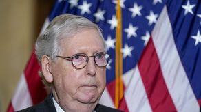 Para muchos republicanos, la disyuntiva antes de las elecciones de mitad de período es clara como el agua: El que no está con Trump está en su contra. Eso se hace más patente en momentos en que Trump está insinuando que se postulará a la presidencia nuevamente en el 2024.