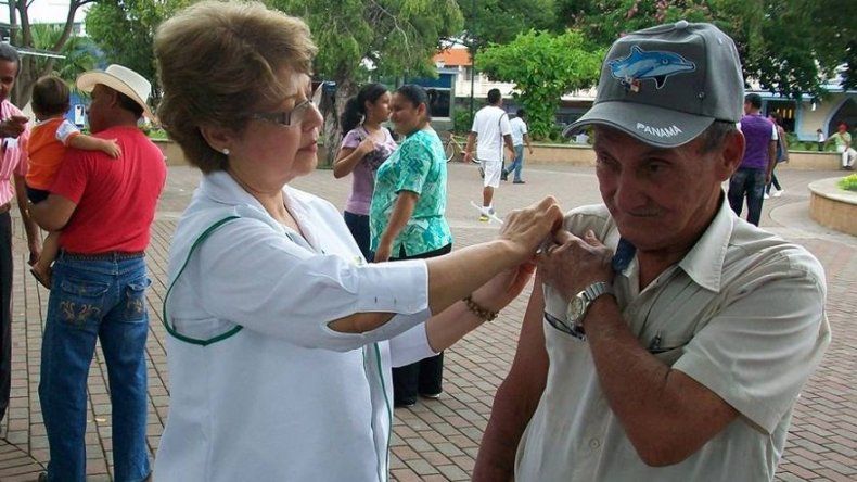 Panamá a la vanguardia en vacunación de adultos contra la neumonía en Latinoamérica