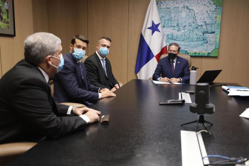 El mandatario panameño indicó que el país le ofrece ventajas y beneficios para que las empresas multinacionales como AXON puedan hacer negocios.