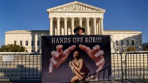 De cualquier manera, el caso regresaría a la Corte Suprema, que hasta ahora no ha tenido cinco votos en favor de suspender la ley mientras se desarrolla la batalla legal.