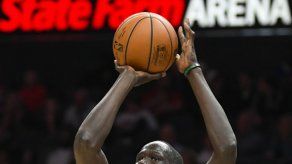 Pistons sobrevive a expulsión de Griffin y derrota a Hawks