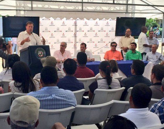 Entregan órdenes de proceder para construcción de 1,487 unidades sanitarias en Herrera