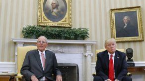 Kuczynski discute muro fronterizo con Trump