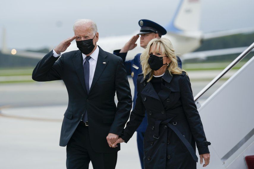 Biden rinde homenaje a 13 soldados muertos en Kabul