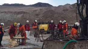 Disminuyen posibilidades de encontrar con vida a mineros atrapados en Chile