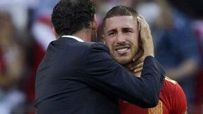 España sigue maldita frente a los anfitriones mundialistas