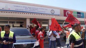 Trabajadores del Suntracs protestaron frente al Mitradel de Penonomé Trabajadores del Suntracs protestaron frente al Mitradel de Penonomé