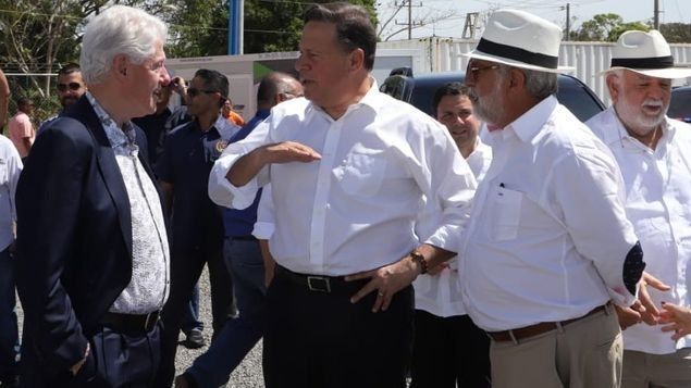 Clinton elogia a Panamá por su revolución en la utilización de energía limpia