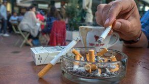 República Checa prohíbe fumar en restaurantes