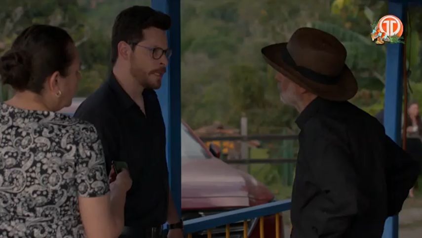 Enfermeras: Los padres de Álvaro se quieren quedar con la niña.