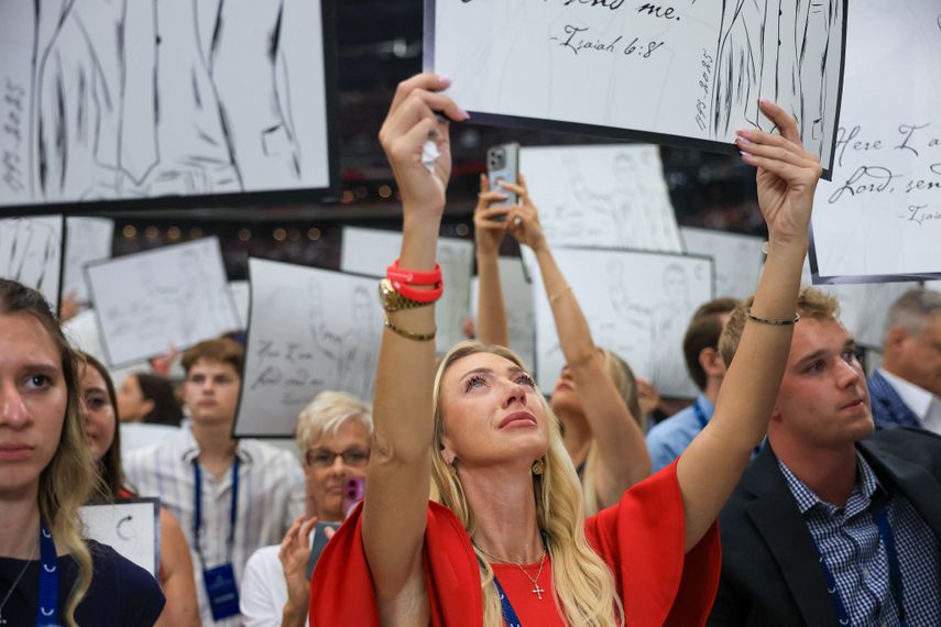 Líderes de ultraderecha europea rinden homenaje a Charlie Kirk en mitin de Salvini