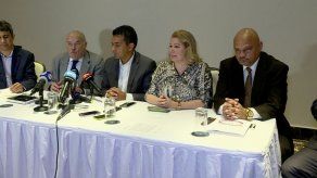 Lombana asegura que no existe pacto o acuerdo para dar las firmas a otro candidato