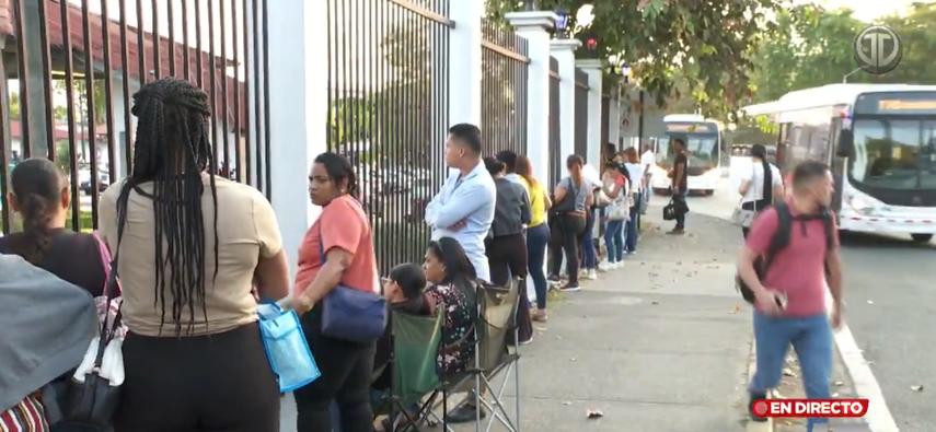 Familiares de detenidos en protestas