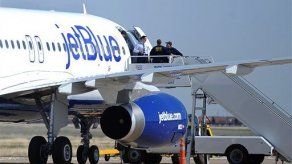 Someten a capitán en vuelo: deliraba sobre ataque terrorista