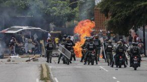 Una protesta contra Maduro atranca Caracas y limita la actividad comercial