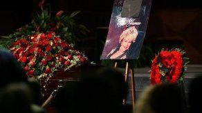 Centenares de personas asisten a funeral de Etta James