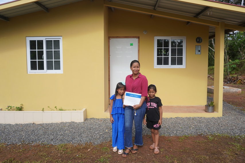 MIVIOT entrega tres soluciones habitacionales en Capira.