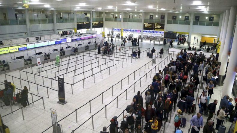 Policía británica libera a 2 sospechosos en vuelo de drones