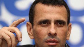 Capriles denuncia que intentaron quemar el vehículo en el que transitaba