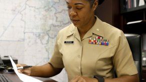 Marines buscan reclutar más mujeres en escuelas secundarias