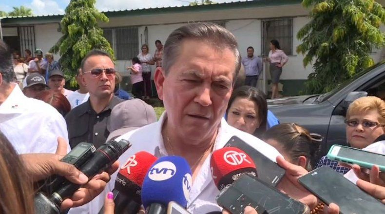 Ejecutivo analiza hojas de vida de aspirantes a director de la CSS