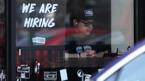 El promedio de cuatro semanas —que equilibra los altibajos semanales— también aumentó respecto de la semana anterior, a 254.750 solicitudes.