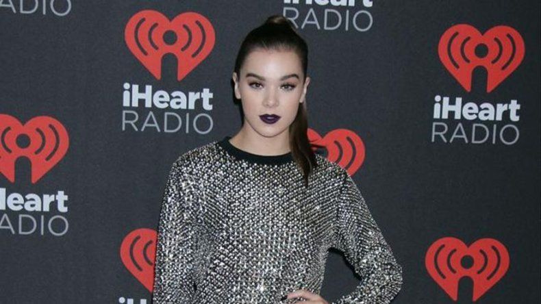 Hailee Steinfeld encuentra el equilibrio entre su carrera
