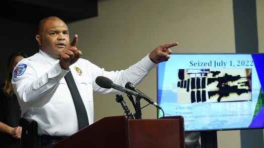 En la orden de allanamiento, un detective de Richmond revela que el informante le dijo a la policía que Balcarcel estaba tramando el ataque y le mostró tres pistolas en 21 de junio.