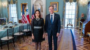 La Canciller de Panamá, Janaina Tewaney, y el ministro de Estadio de EE. UU., Antony Blinken.
