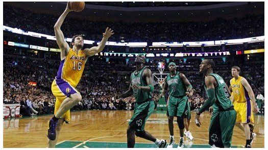 Gasol anota 25 puntos y hace bloqueada del triunfo de los Lakers