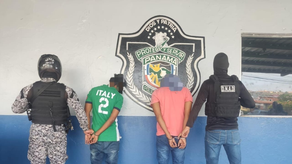 Policía Nacional aprehende a dos sujetos con presunta droga dentro de un taxi Policía Nacional aprehende a dos sujetos con presunta droga dentro de un taxi