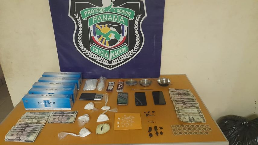 Policía Nacional incauta presunta droga en Playa el Agallito