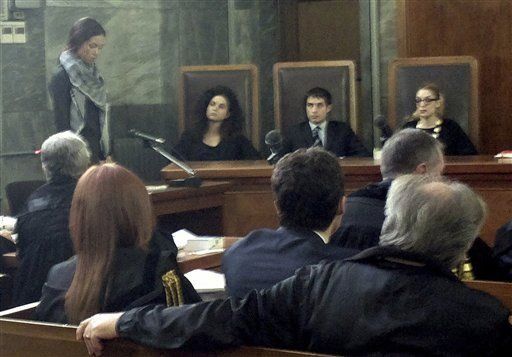 Mujer testifica sobre fiestas de Berlusconi