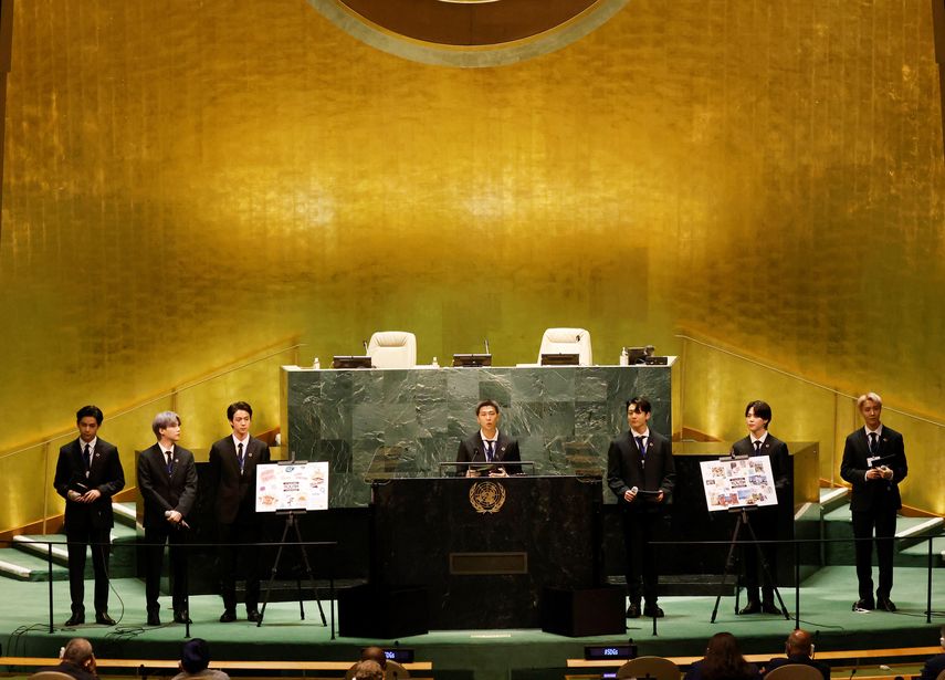 New York (United States), 20/09/2021.- (L-R) Taehyung/V, Suga, Jin, RM, Jungkook, Jimin and JHope of South Korean boy band BTS speak at the SDG Moment event as part of the UN General Assembly 76th session General Debate in UN General Assembly Hall at the United Nations Headquarters in New York City, USA, 20 September 2021. (Corea del Sur, Estados Unidos, Nueva York) EFE/EPA/JOHN ANGELILLO / POOL 
