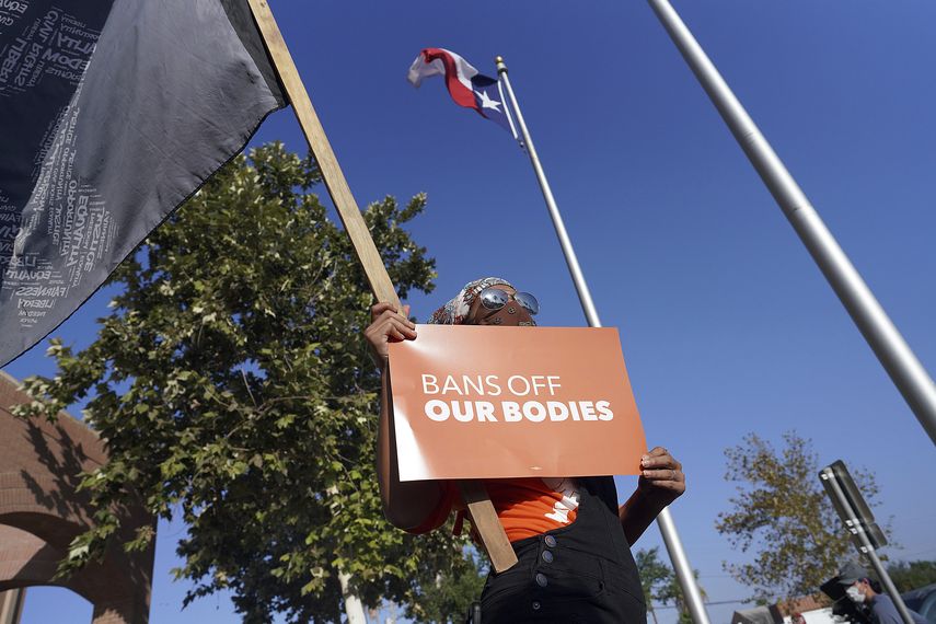 Se pide “prohibir su cumplimiento y proteger los derechos que Texas ha violado”.