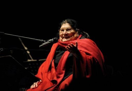 Mercedes Sosa nos va a trascender a todos, dice director argentino