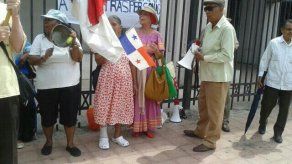 Jubilados continúan protestas