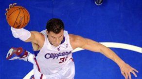 Clippers sorprenden a Mavericks; Suns salen de racha perdedo