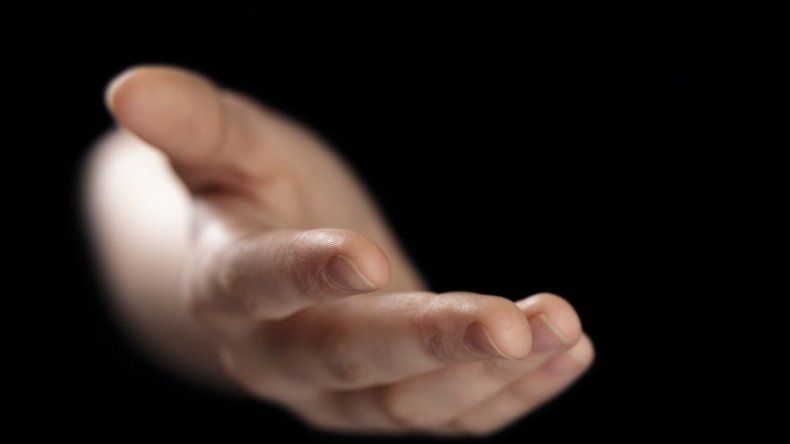 Recomiendan evitar contacto físico al dar la paz para prevenir propagación de influenza