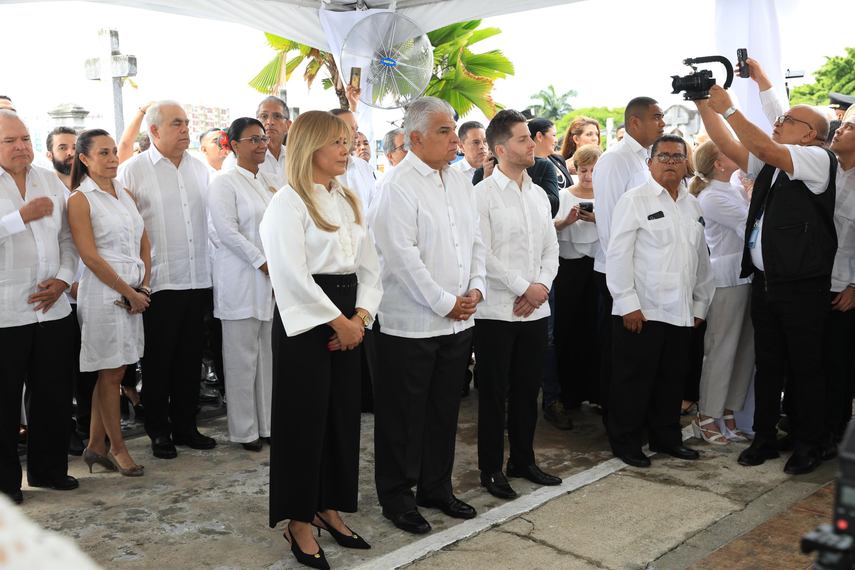 Presidente Mulino conmemora el Día de los Difuntos